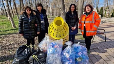 230 килограма непотребни пластмасови бутилки бяха събрани в Девня по повод Световния ден на рециклирането