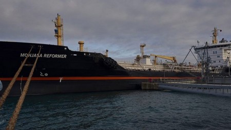 Пирати отвлякоха част от екипажа на датски петролен танкер