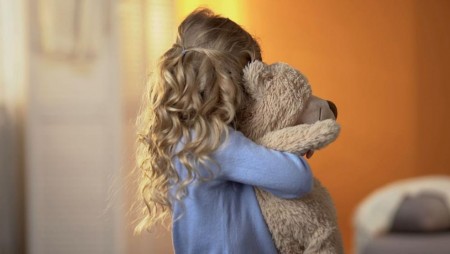 В САЩ тригодишно момиче застреля случайно 4-годишната си сестра
