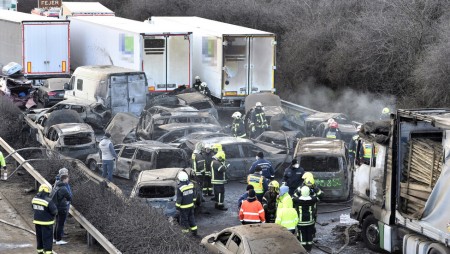 Огромна верижна катастрофа на 5 камиона и 37 коли стана на магистрала в Унгария, има ранени