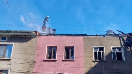 Пожар тежко повреди четири къщи в центъра на троянското село Черни Осъм
