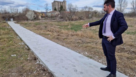 Обновиха пътеката и мостовите съоръжения над река Девненска