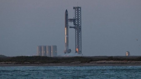 SpaceX не успя да изстреля гигантската си ракета