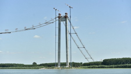 Румъния открива в края на юни гигантски висящ мост над Дунав