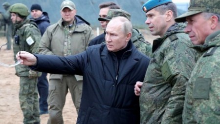 Путин посети фронтови щабове в Херсонска и Луганска област