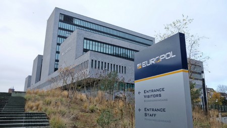 Европол предупреди: Организираната престъпност прониква в европейските пристанища