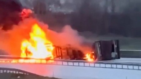 Български тир се преобърна на магистрала в Турция, двама са загинали