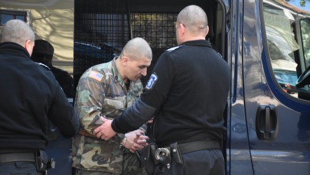 Съкратено съдебно следствие поиска обвиненият за убийството, извършено в градинката на Археологическия музей