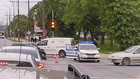 Варненец блъсна полицейска кола, не я е видял