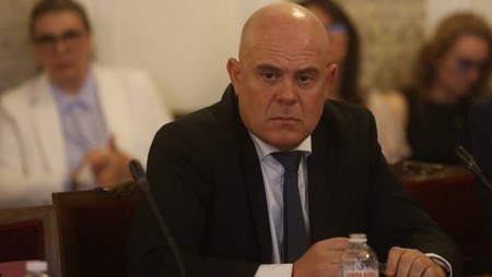 Бомба е избухнала на пътя на кортежа на главния прокурор