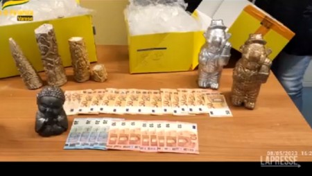 В Италия разкриха трафик на дрога във вид на статуетки