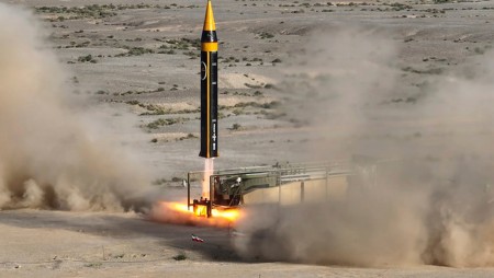 Иран съобщи, че успешно е изстрелял балистична ракета с обсег до 2000 километра