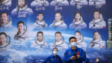 Китай обяви плановете си да изпрати човек на Луната до 2030 година