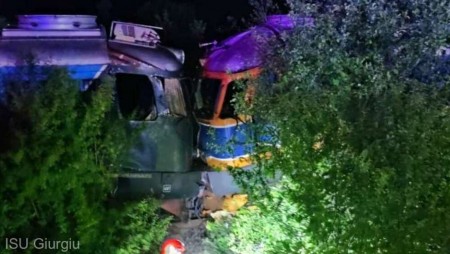 В Румъния се сблъскаха два локомотива