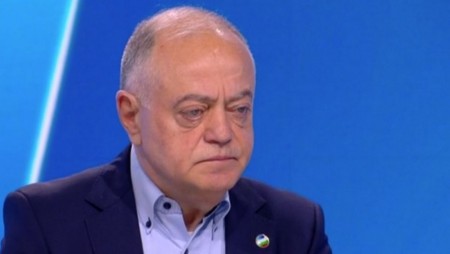 Атанас Атанасов от ДСБ катастрофира