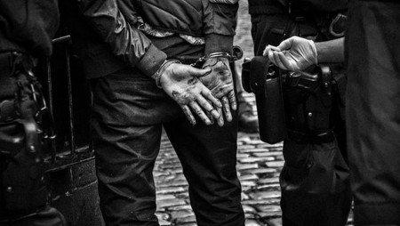 В Гърция заловиха българин, издирван в САЩ за измами