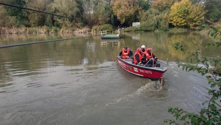 Лодка с 12 души се преобърна в Румъния