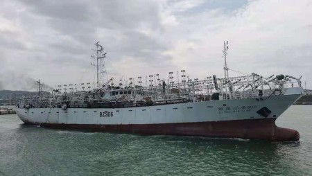 39 моряци са в неизвестност, след като китайски риболовен кораб се преобърна в Индийския океан