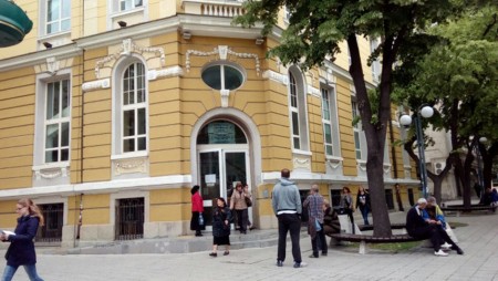 Заловиха извършителя на кражба станала в сградата на НАП - Бургас