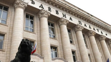 Прокуратурата иска да се снеме имунитета на депутат заради блудство с дете