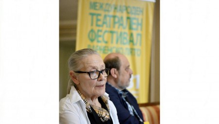 Младите са отблъснати от начина, по който опитваме да се конструираме като стабилна държава, смята Цветана Манева