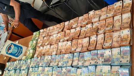 Недекларирана валута за над 1.7 млн. лева е задържана на „Капитан Андреево“