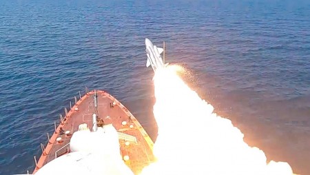 Руските ВМС извършиха маневри с изстрелване на ракети по кораби в Черно море