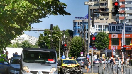 Катастрофа предизвика огромно задръстване по булевард „Владислав Варненчик“