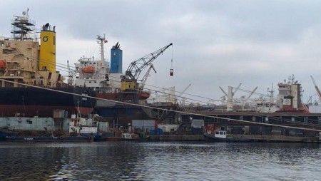Корабостроителница в Истанбул беше разтърсена от експлозия