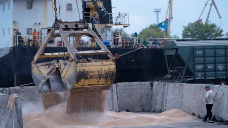Русия удари украински пристанища и вдигна цената на зърното