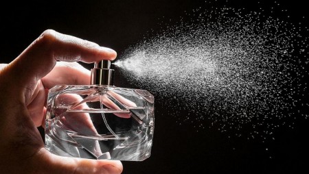 Иззеха във Варна голямо количество фалшиви парфюми от Индия