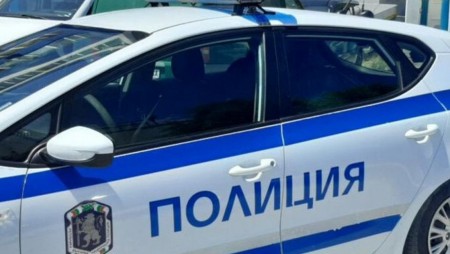 Млад мъж бе прободен с нож на улица в Пазарджик, 18-годишният убиец се издирва