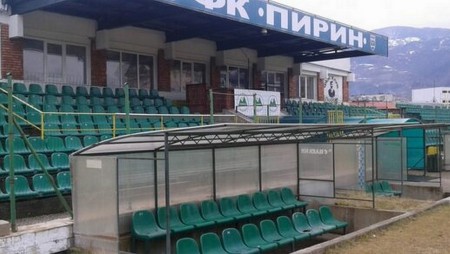Аматьорски футболен отбор събра пари за подпомагане на тежко болна учителка