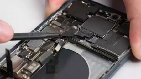Китайски сервизи предлагат четворно увеличаване паметта на iPhone 15