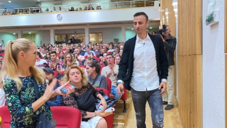 Огромен интерес към срещата с Димитър Бербатов във Варна