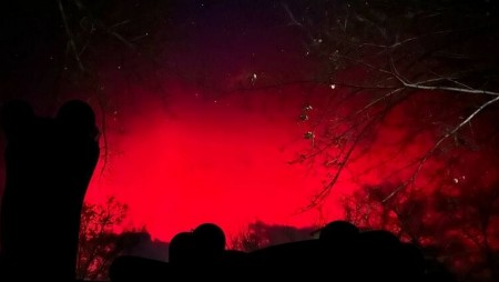 Слънчево изригване причини уникално явление в небето над България