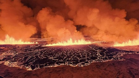 Евакуираха цял град в Исландия заради изригване на вулкан