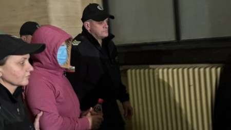 Социалният министър: Децата на жената, обвинена, че е удушила съпруга си, са в сигурна семейна среда