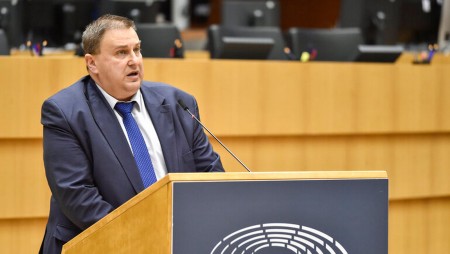 Емил Радев: Работата по новото еврозаконодателство за хуманно отношение към животните трябва да са ускори