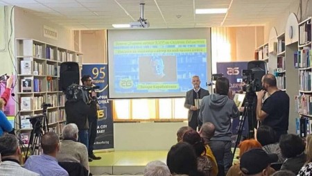 Захари Карабашлиев е носител на наградата‭ „‬Писател на годината‭ – ‬автор на най-четена книга‭“