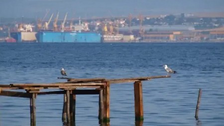 Учени предлагат почистване на Варненското езеро с минерали от Родопите