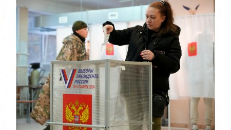 Руснаците гласуват на тридневни президентски избори