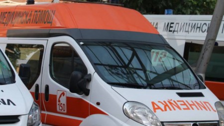 Бус удари 84-годишна жена пред магазин във Варна