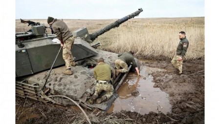 Британските танкове Challenger 2 се „удавиха“ в Украйна
