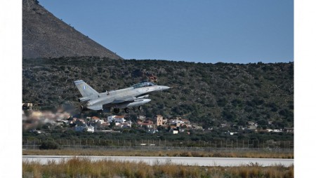 Гръцки изтребител F-16 рухна в северната част на Егейско море