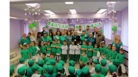 Хлапета от детска градина във Варна играха мач с батковците от Черно море