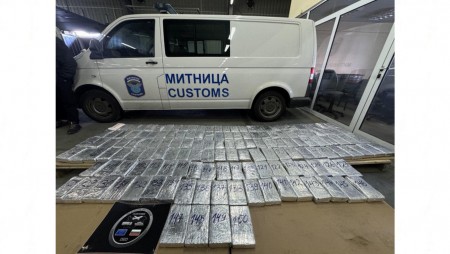 На пристанището в Бургас в контейнер с банани се натъкнаха на 150 пакета кокаин
