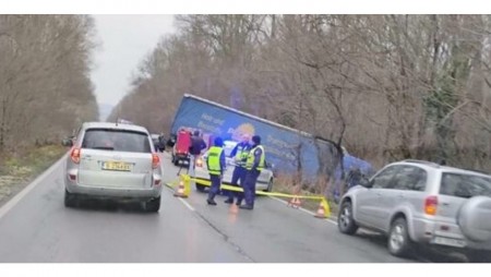 Мъж загина при сблъсък на лек автомобил и камион в района на Старо Оряхово