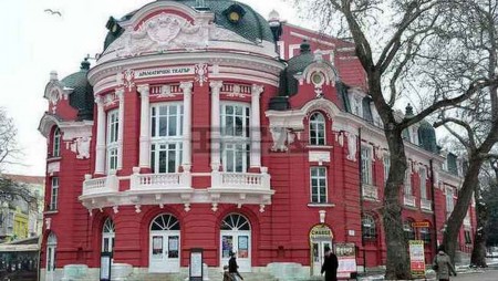 Варненската опера се покланя пред патриарх Неофит с „Упокой души его“ от Чайковски