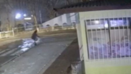 Маскиран нахлу в заведение във Варна и го обра